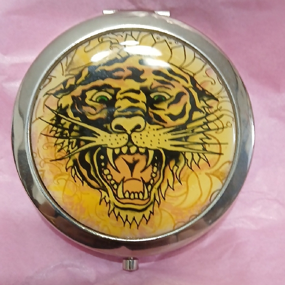 Ed Hardy Tiger Compact Mirror - Black and Gold NEW OLD STOCK - Picture 1 of 3